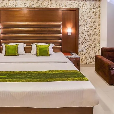 Treebo Grand Legacy Elite With Roof Top Cafe Hotel Dehradun Exterior photo